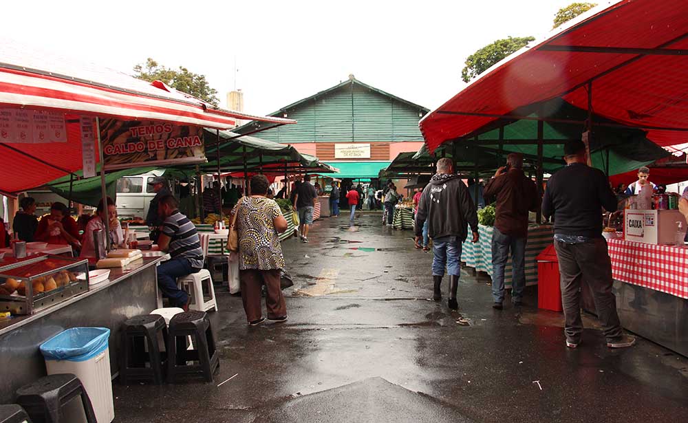 Feira Livre no Pátio do Mercado Municipal de Atibaia