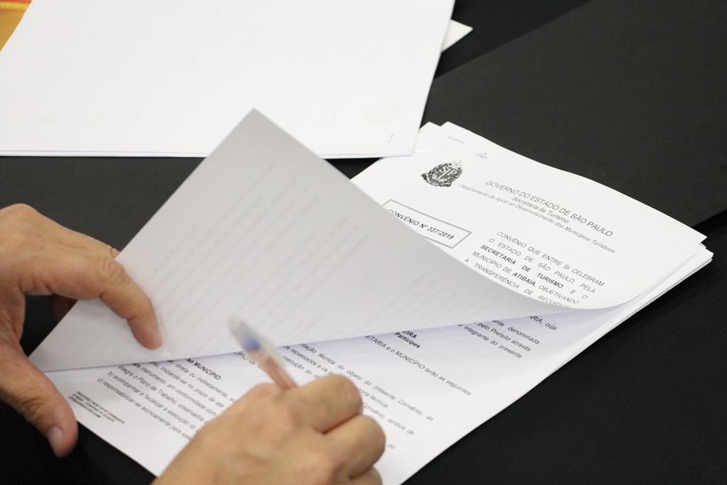 Prefeitura firma convênio com o Estado para pavimentação da estrada da Pedra Grande