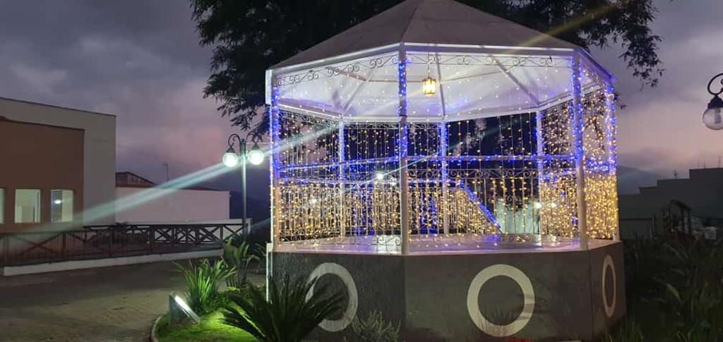 Luzes, decoração e Papai Noel enfeitam o Natal 2019 em Atibaia
