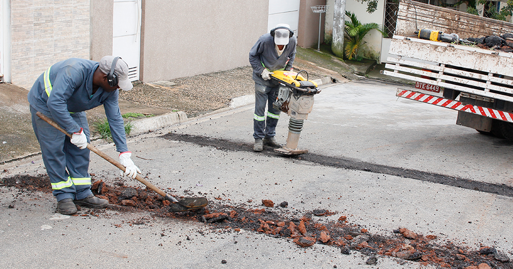 Prefeitura realizou mutirão de serviços nas casas populares do Cerejeiras