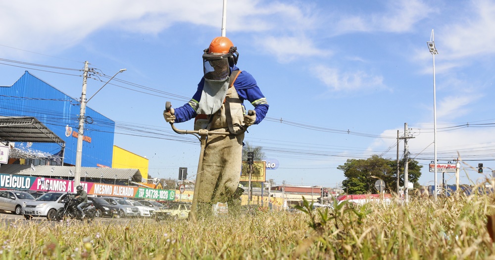 Serviços de zeladoria não param e acontecem em diversos pontos da cidade