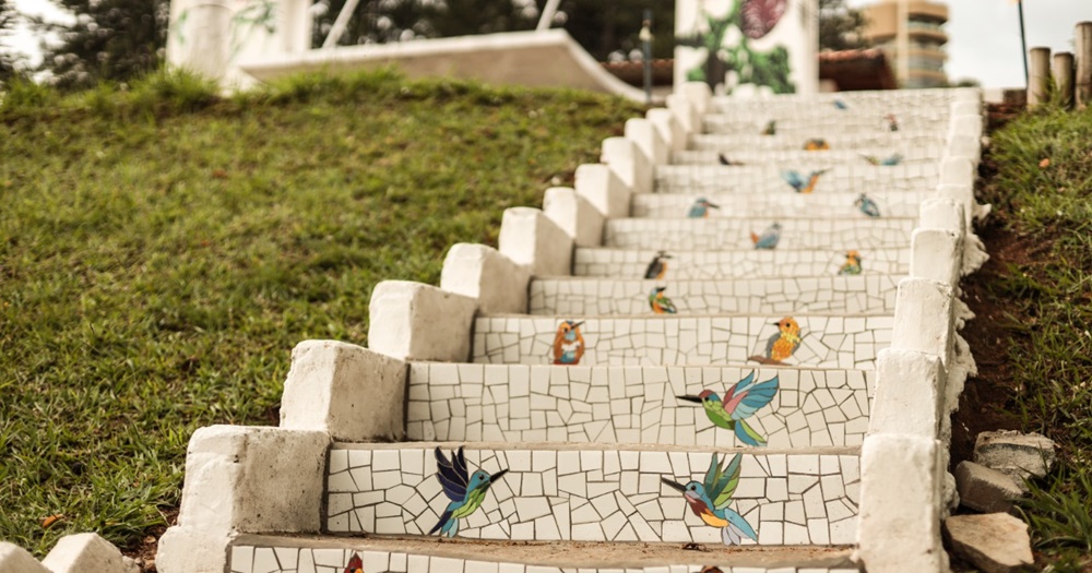 Projeto de arte revitaliza escadaria do Balneário no lago do Major