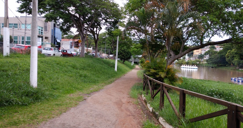 Operação de limpeza no Lago do Major interdita parcialmente pista de caminhada