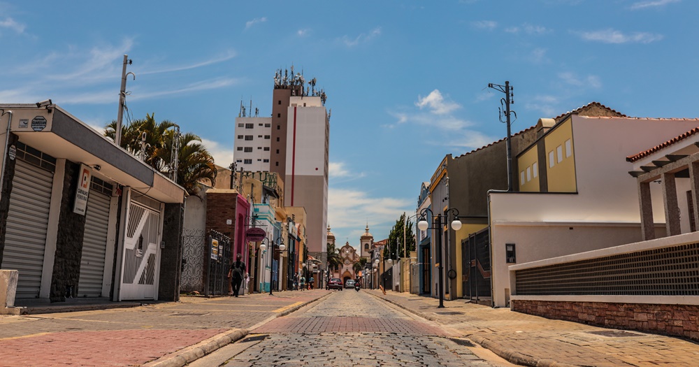 Fiação da Rua José Lucas, no Centro de Atibaia, agora é subterrânea