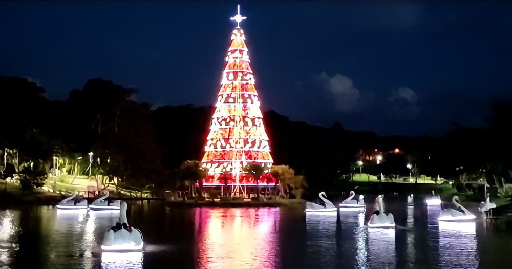 Lago do Major agora conta com passeio de pedalinho iluminado em Atibaia