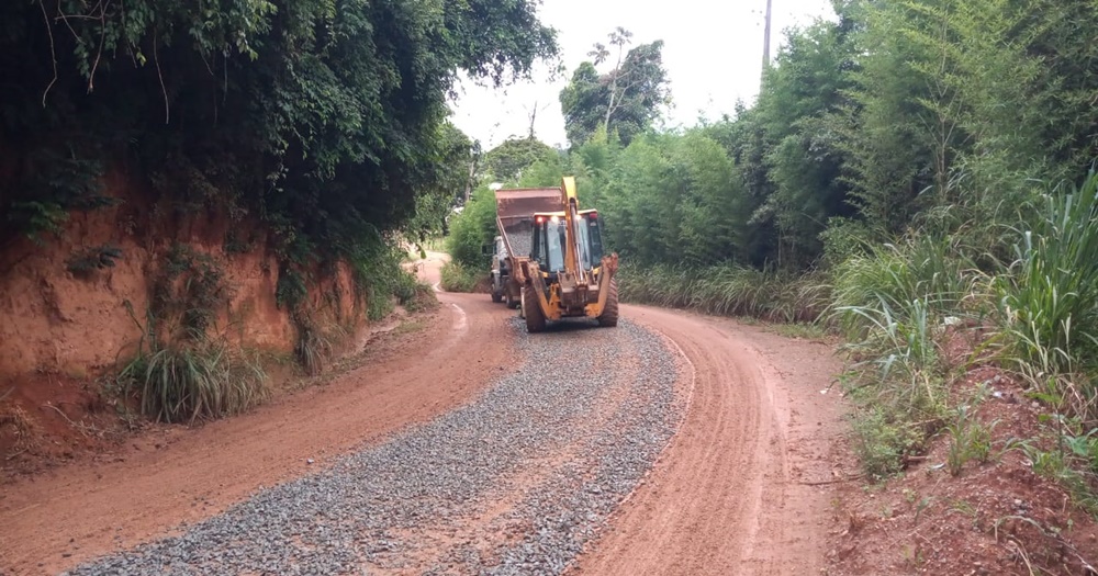 Prefeitura intensifica ações de manutenção de vias em período de chuva