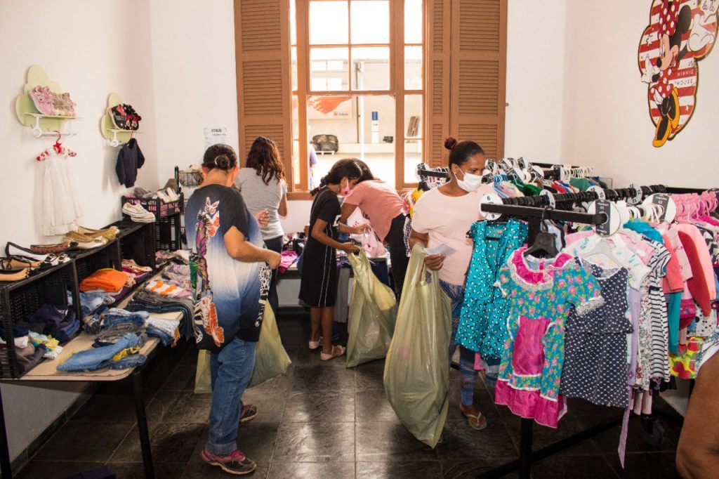 Estação Solidária do Fundo Social totalizou cerca de 500 itens de doação para moradores do Portão