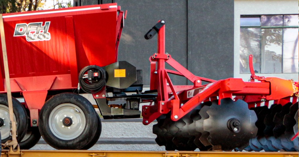 Atibaia conquista mais equipamentos para beneficiar trabalho no campo