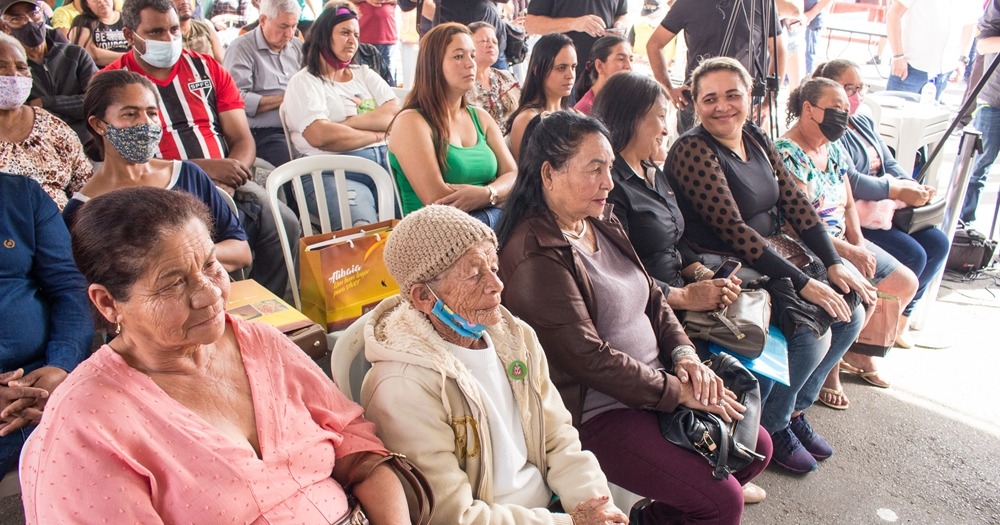 Prefeitura de Atibaia beneficia mais 63 famílias do Imperial com títulos de posse