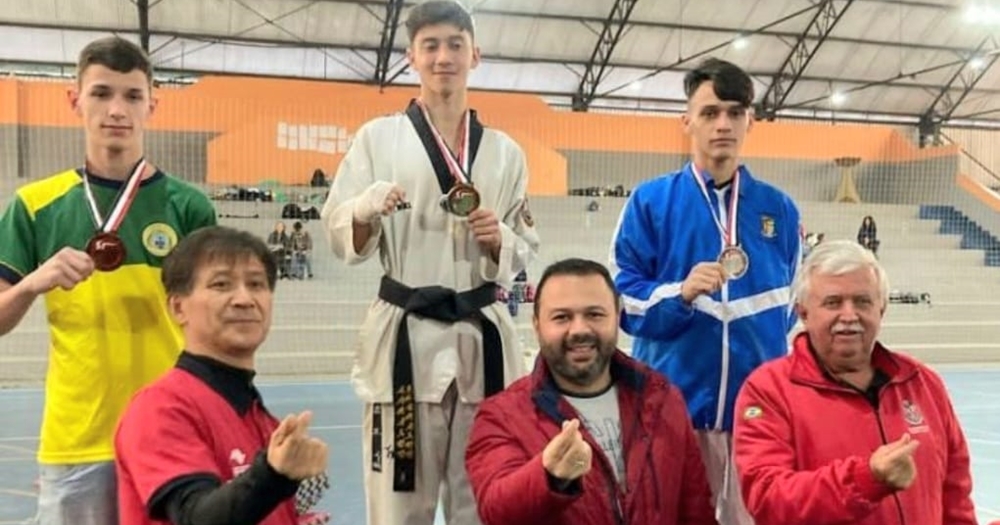 Equipe de Taekwondo de Atibaia conquista ouro e prata nos Jogos Regionais