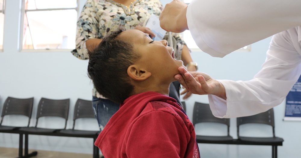 Saúde enfatiza importância de vacinar crianças contra paralisia infantil