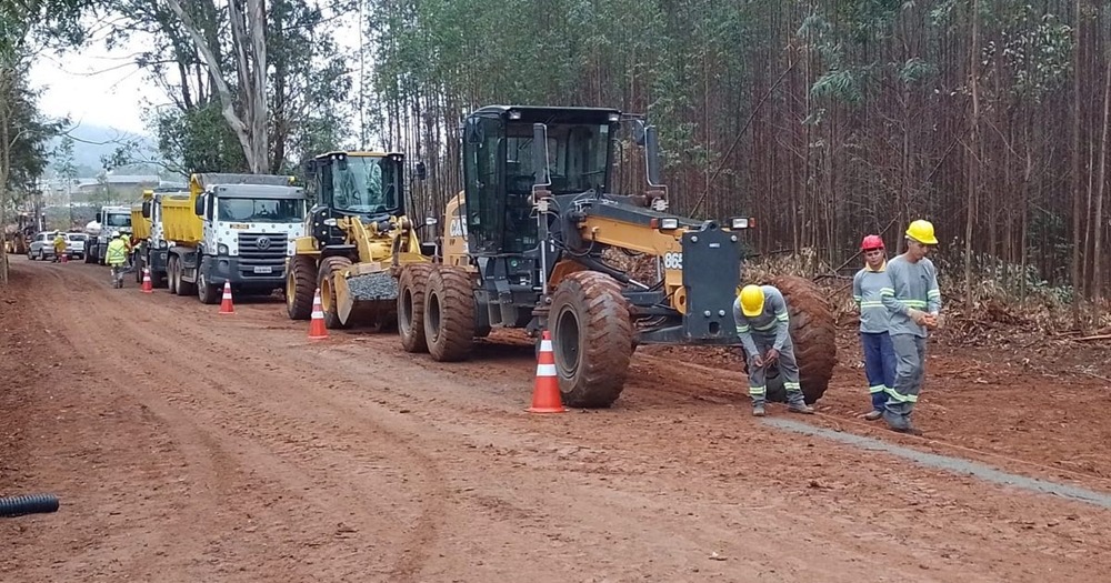 Prefeitura recupera estradas municipais na Ponte Alta e Rio Abaixo