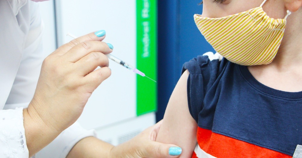 Secretaria de Saúde alerta para importância da vacinação de crianças contra Covid-19; índice ainda é baixo