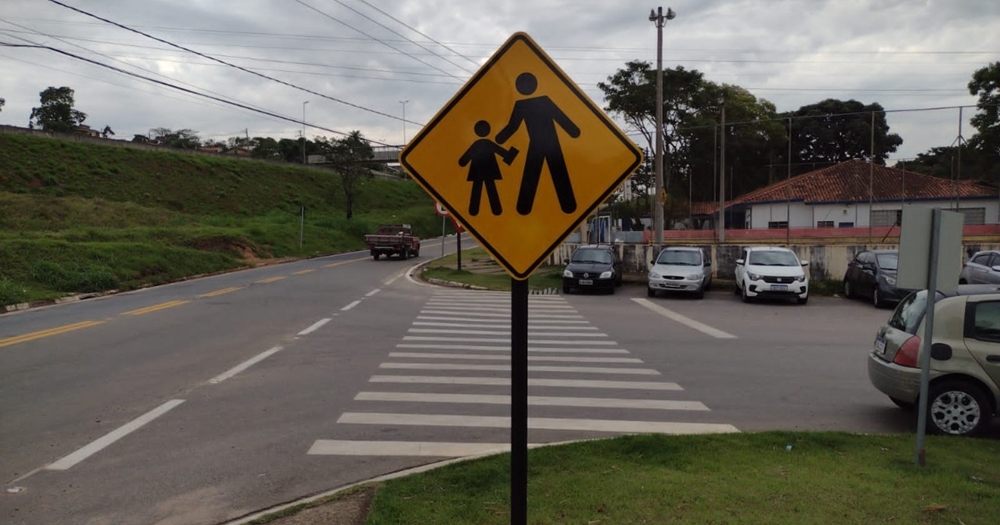 Programa “Rota da Educação” revitaliza sinalizações em vias escolares de Atibaia