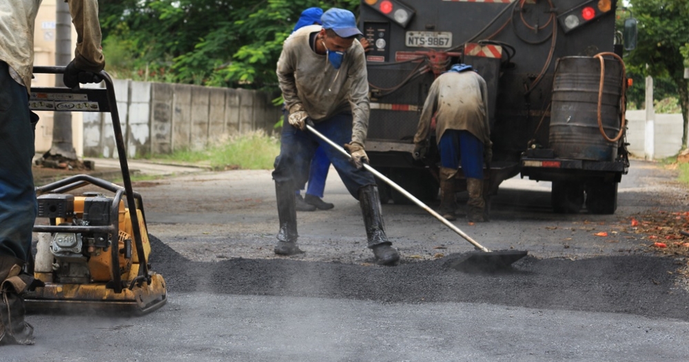 Programa de Zeladoria Municipal da Prefeitura intensifica serviços de tapa-buracos em Atibaia
