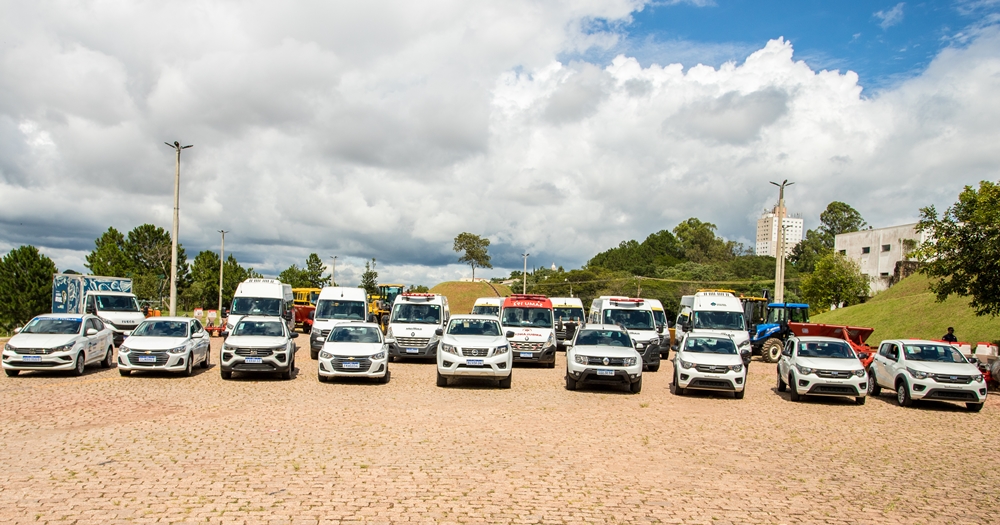 Prefeitura de Atibaia soma mais de 40 veículos e grandes equipamentos novos desde o início de 2021