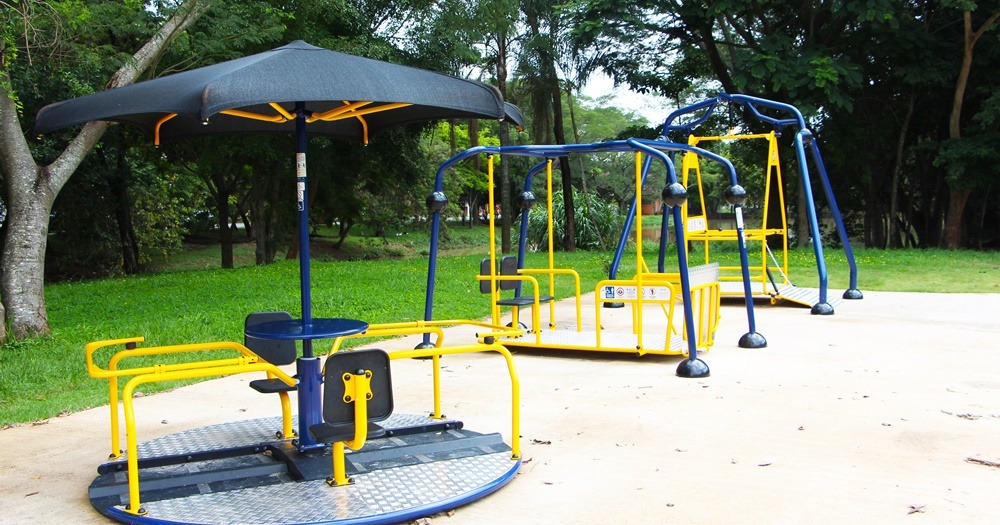 Atibaia instala parque adaptado para crianças com deficiências físicas