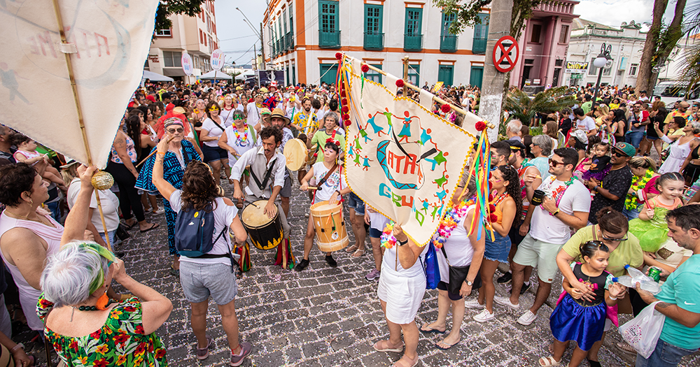 Terceiro dia de carnaval em Atibaia é marcado pelo desfile do Bloco ATA-ME