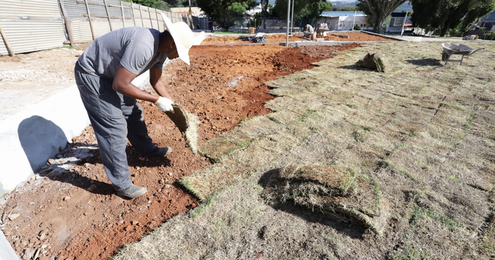 Obras de revitalização seguem em ritmo intenso na Praça da Amada, no Alvinópolis