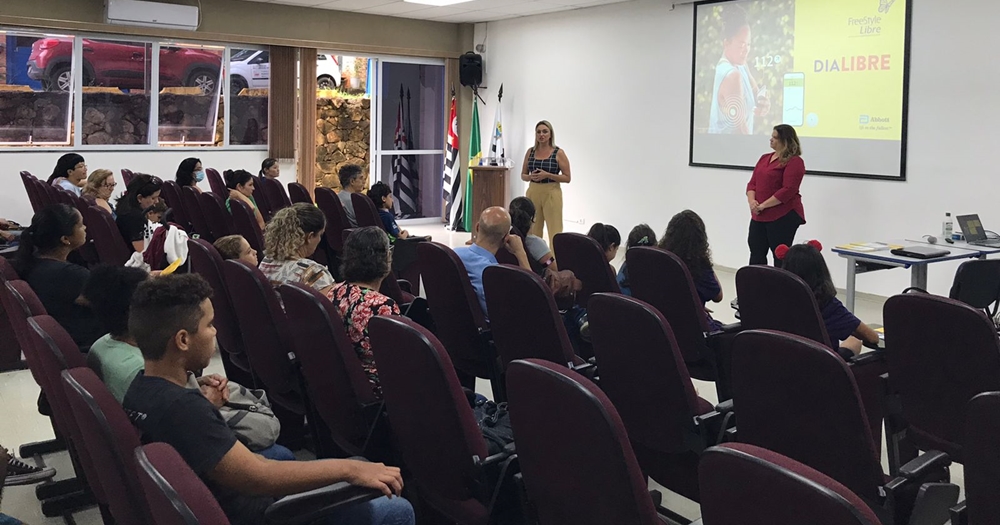 Atibaia realiza 1º encontro de crianças e jovens que receberam sensor de glicemia