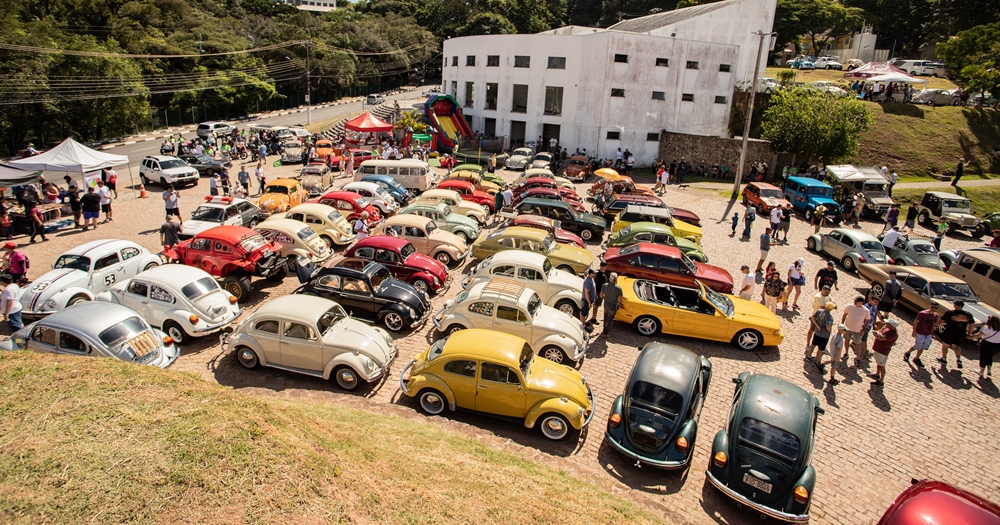 Encontro do Clube do Fusca arrecada 1,6 tonelada de alimentos para o Fundo Social de Atibaia