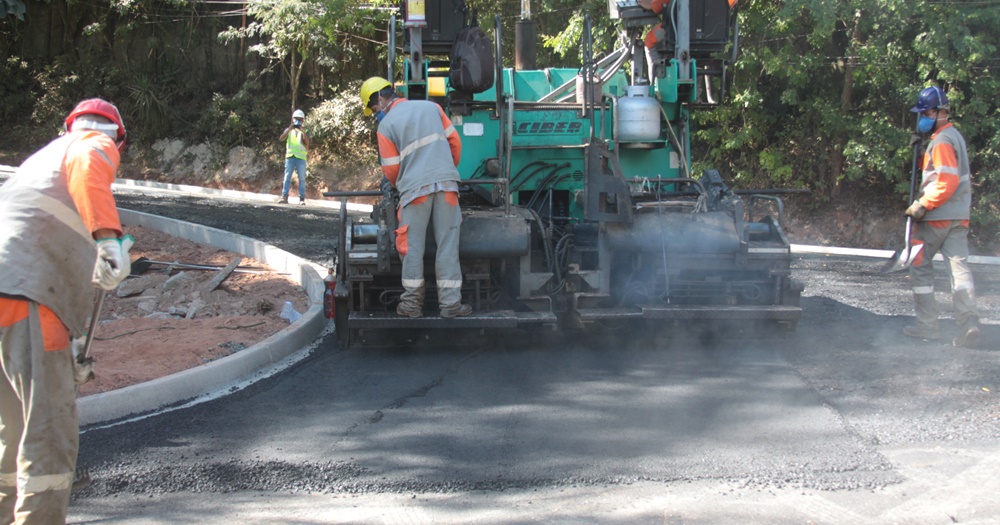 Obras de asfalto no Jardim São Felipe e região seguem avançando